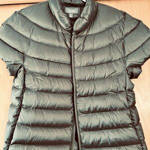 Martha Stewart cap-sleeved puffer vest. M. (L = 27”; W = 20”). Olive.